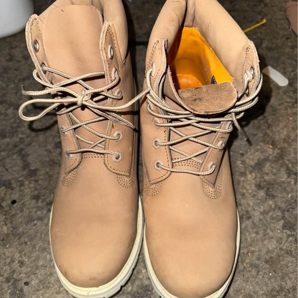 Timberland Women's Lace Up Boots - Tan